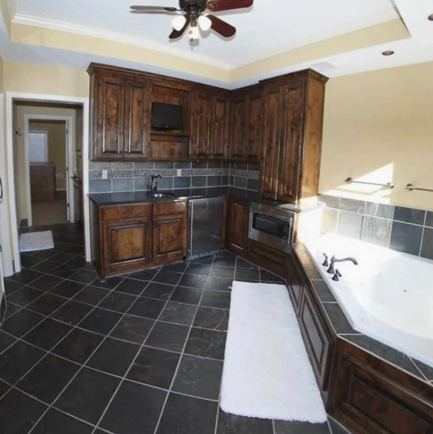 Real-Estate-Agent-Worst-Home-Designs-Photos