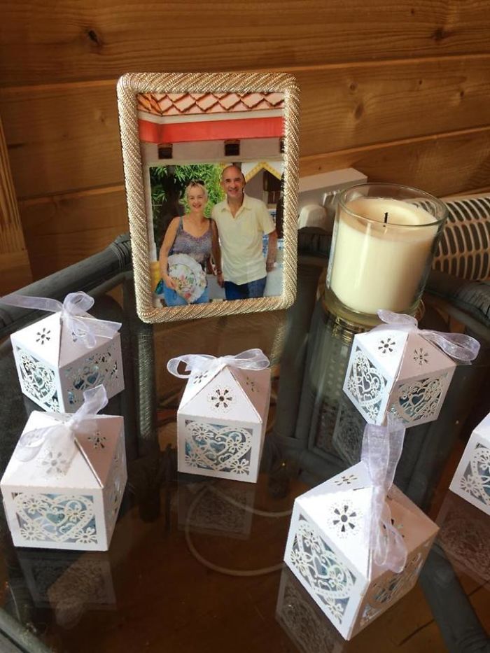 Sweet Man Suffering From Dementia Proposes To His 'Girlfriend' Who's Actually His Wife Of 12 Years Sweet Man Suffering From Dementia Proposes To His 'Girlfriend' Who's Actually His Wife Of 12 Years