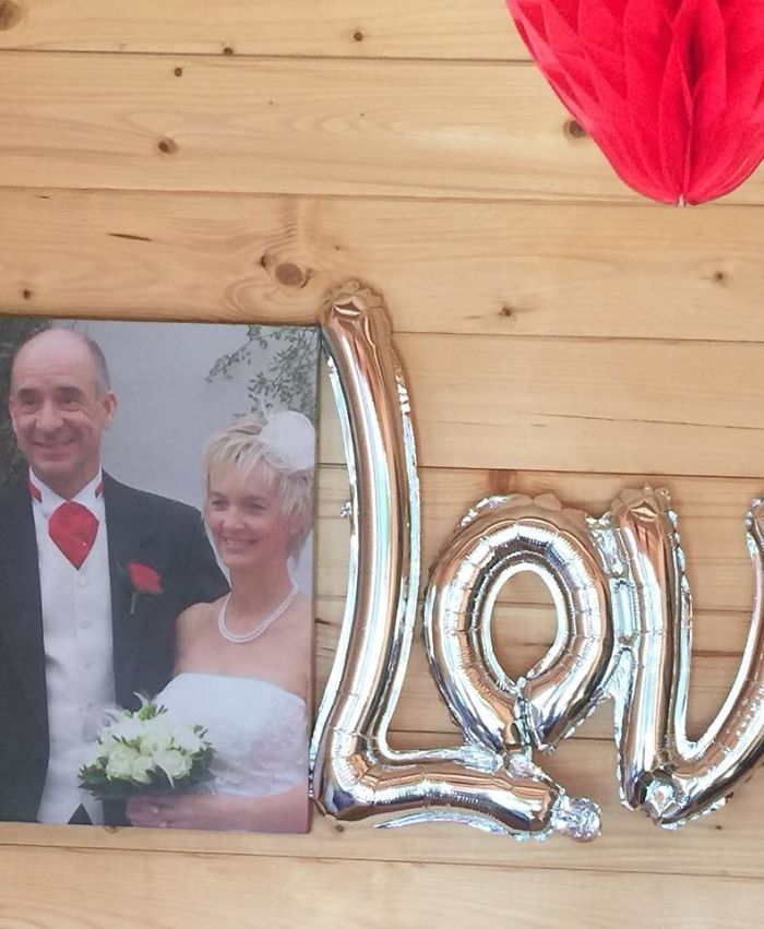 Sweet Man Suffering From Dementia Proposes To His 'Girlfriend' Who's Actually His Wife Of 12 Years Sweet Man Suffering From Dementia Proposes To His 'Girlfriend' Who's Actually His Wife Of 12 Years