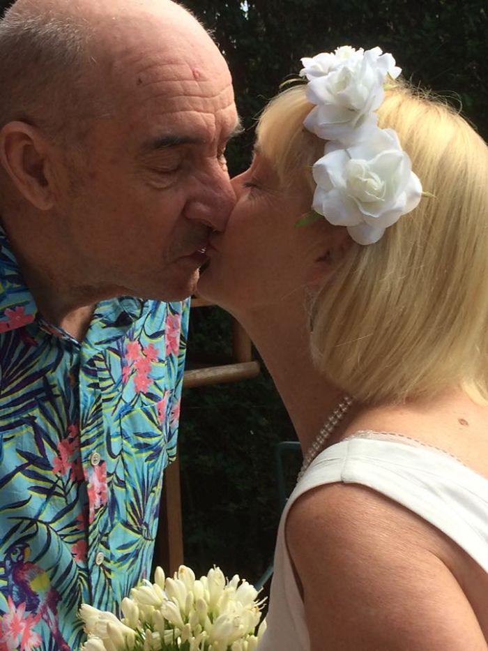 Sweet Man Suffering From Dementia Proposes To His 'Girlfriend' Who's Actually His Wife Of 12 Years Sweet Man Suffering From Dementia Proposes To His 'Girlfriend' Who's Actually His Wife Of 12 Years