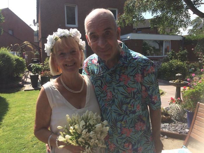 Sweet Man Suffering From Dementia Proposes To His 'Girlfriend' Who's Actually His Wife Of 12 Years