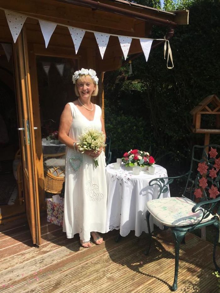 Sweet Man Suffering From Dementia Proposes To His 'Girlfriend' Who's Actually His Wife Of 12 Years Sweet Man Suffering From Dementia Proposes To His 'Girlfriend' Who's Actually His Wife Of 12 Years