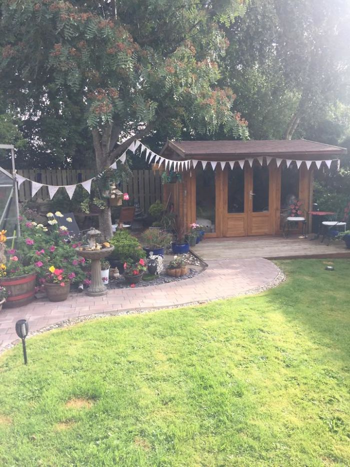 Sweet Man Suffering From Dementia Proposes To His 'Girlfriend' Who's Actually His Wife Of 12 Years Sweet Man Suffering From Dementia Proposes To His 'Girlfriend' Who's Actually His Wife Of 12 Years