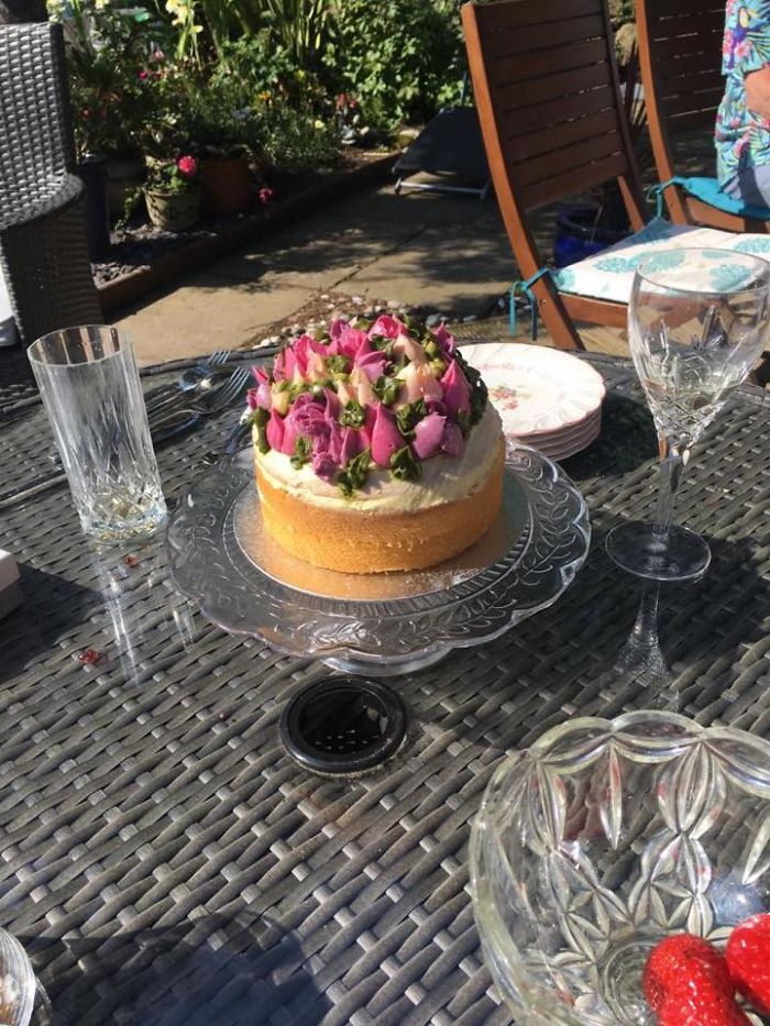 Sweet Man Suffering From Dementia Proposes To His 'Girlfriend' Who's Actually His Wife Of 12 Years Sweet Man Suffering From Dementia Proposes To His 'Girlfriend' Who's Actually His Wife Of 12 Years