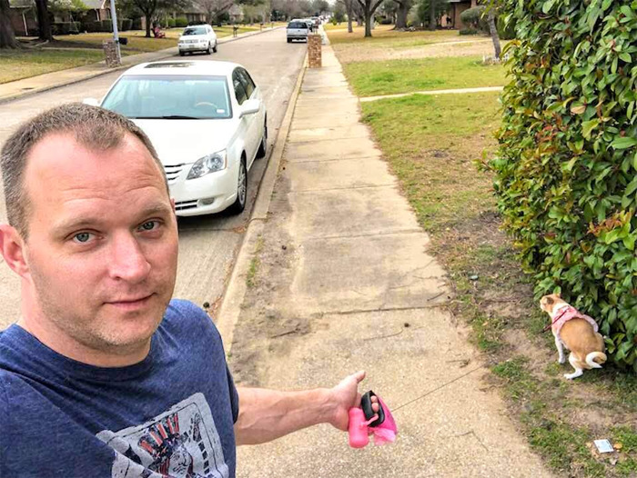 Guy Poses For Hilarious 'Sexy' Shots For His Lady And It Goes Viral Guy Poses For Hilarious 'Sexy' Shots For His Lady And It Goes Viral