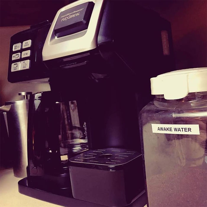 Guy Gives His Sister A Label Maker As A Wedding Gift, And She Is Cracking Everyone Up (14 Pics) Guy Gives His Sister A Label Maker As A Wedding Gift, And She Is Cracking Everyone Up (14 Pics)