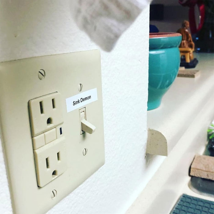 Guy Gives His Sister A Label Maker As A Wedding Gift, And She Is Cracking Everyone Up (14 Pics) Guy Gives His Sister A Label Maker As A Wedding Gift, And She Is Cracking Everyone Up (14 Pics)