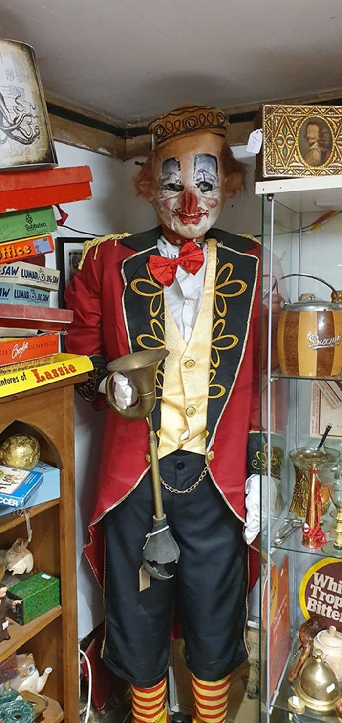 Life Sized Clown. Hastings UK. Didn't See The Price, I Was Too Busy Backing Away!