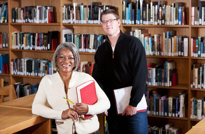 Guy Shares Wholesome Stories About His 'Mean' High School Teacher And 23k People Love It