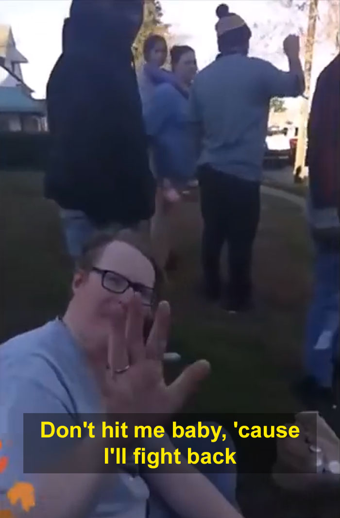 Hilarious Wannabe-Reporter Sets Out To 'Investigate' A House Fire, Actually Solves An Arson Case On FB Live