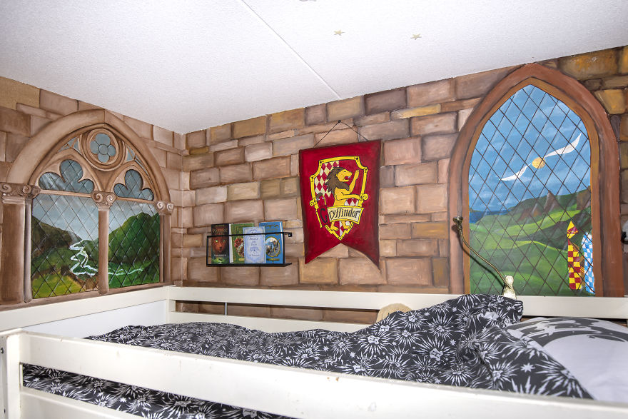 19 Pics Of My Daughter's Bedroom Turned Into Hogwarts 19 Pics Of My Daughter's Bedroom Turned Into Hogwarts