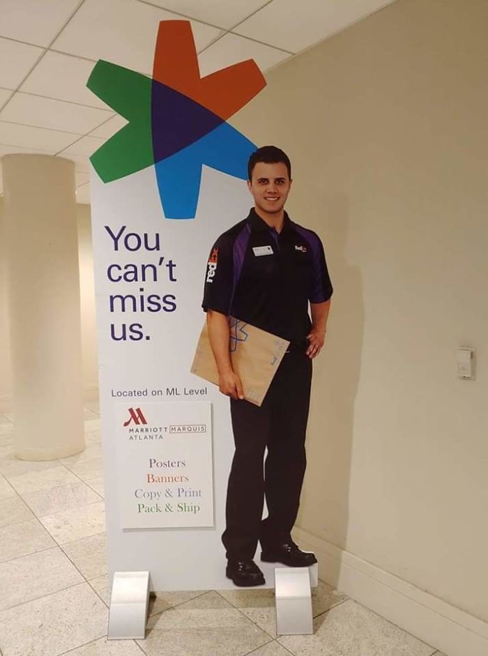 FedEx Put Up A Life-Size Ad At Dragon Con, People Saw There Were Many Ways To Improve It