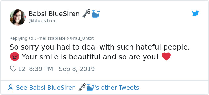 Trolls Tell Woman She's 'Too Ugly' To Be Posting Pics Of Her Face, She Responds With 3 Selfies Trolls Tell Woman She's 'Too Ugly' To Be Posting Pics Of Her Face, She Responds With 3 Selfies