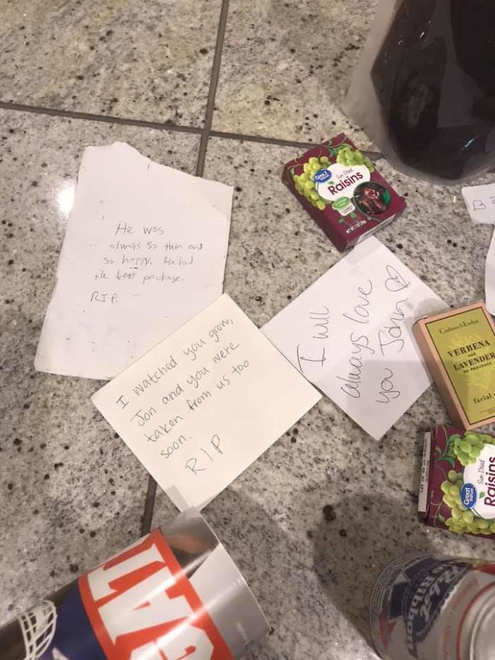 FedEx Put Up A Life-Size Ad At Dragon Con, People Saw There Were Many Ways To Improve It