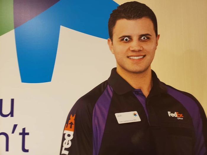 FedEx Put Up A Life-Size Ad At Dragon Con, People Saw There Were Many Ways To Improve It