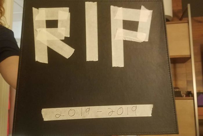 FedEx Put Up A Life-Size Ad At Dragon Con, People Saw There Were Many Ways To Improve It