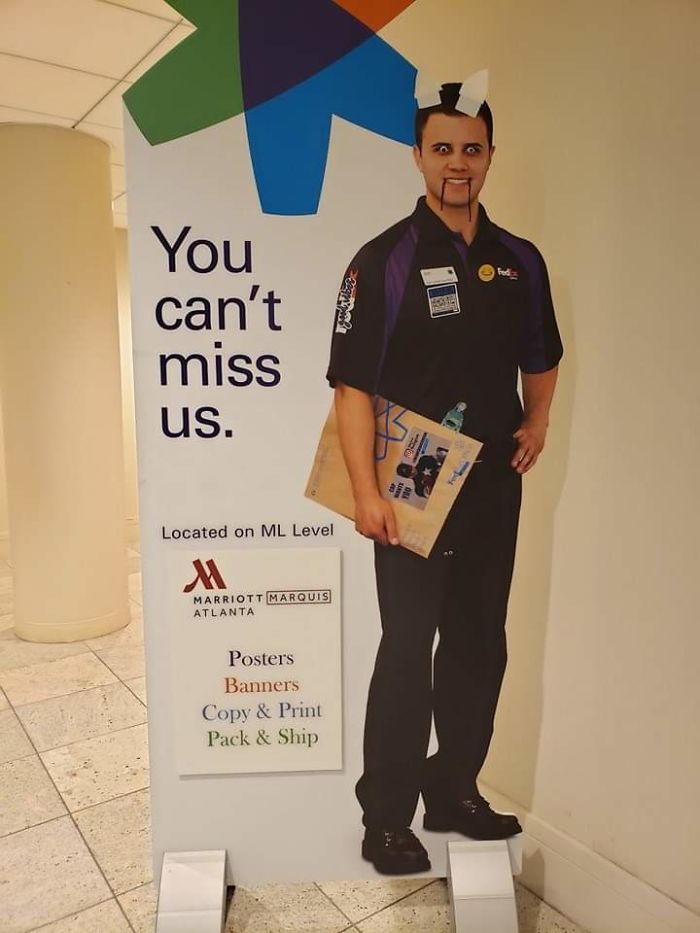 FedEx Put Up A Life-Size Ad At Dragon Con, People Saw There Were Many Ways To Improve It