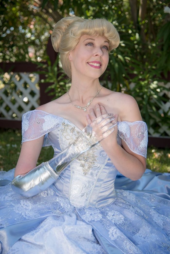 To Encourage A Little Girl Who Was Born Without An Arm, This Woman Shares Stunning Photos Of Herself As Cinderella With A Glass Arm To Encourage A Little Girl Who Was Born Without An Arm, This Woman Shares Stunning Photos Of Herself As Cinderella With A Glass Arm