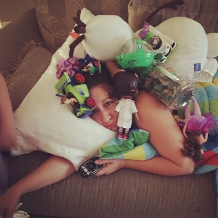 Women-In-Real-Life-Breaking-Unrealistic-Expectations