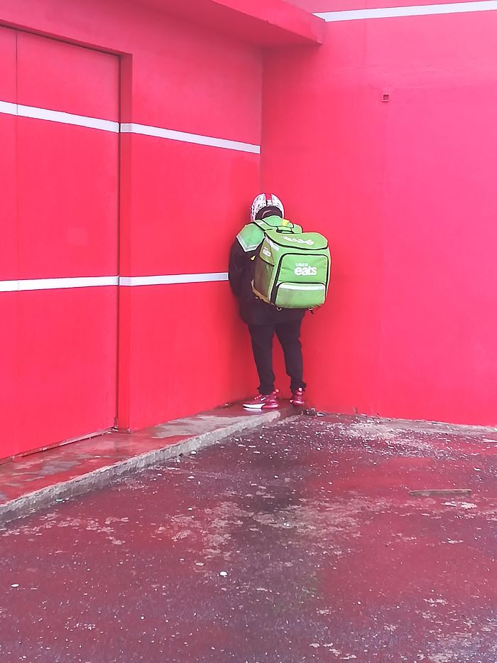 The Other Day I Found This Guy Peeing Outside A Supermarket With Toilets And Most Importantly, Where To Wash His Hands. After This He Just Got On His Bike And Got On With His Delivery