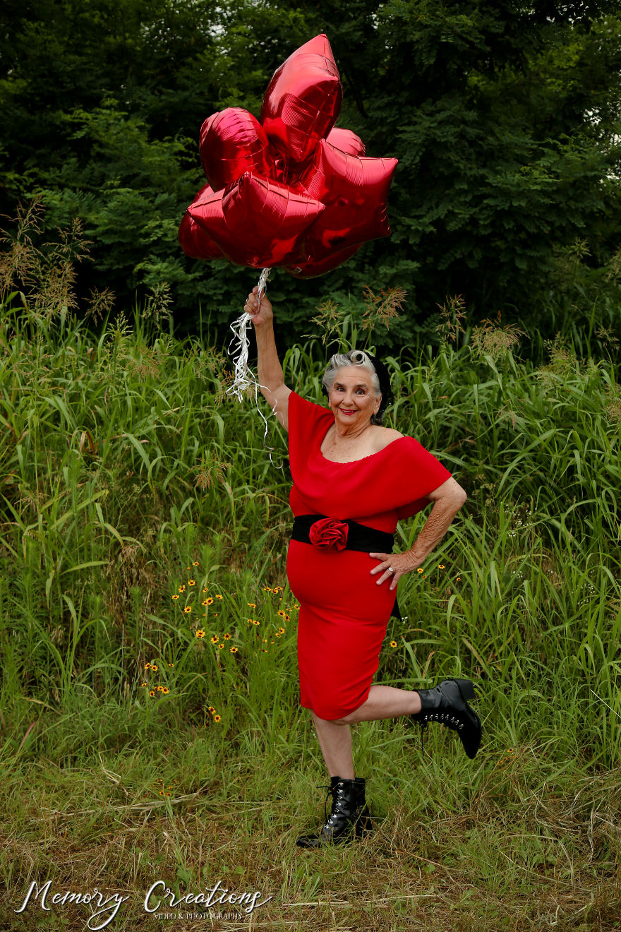 Glamorous Grandma Goals, I Did My Mom's 75th Birthday Pin-Up Photoshoot! Glamorous Grandma Goals, I Did My Mom's 75th Birthday Pin-Up Photoshoot!