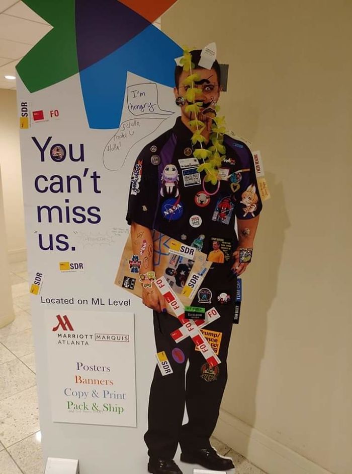 FedEx Put Up A Life-Size Ad At Dragon Con, People Saw There Were Many Ways To Improve It