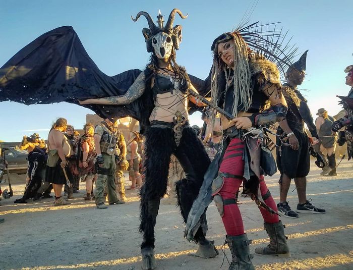 Artist Creates Shoes In The Shape Of Animal Hooves And The Result Is Impressive.