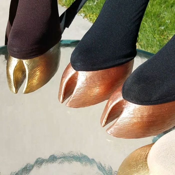 Artist Creates Shoes In The Shape Of Animal Hooves And The Result Is Impressive.