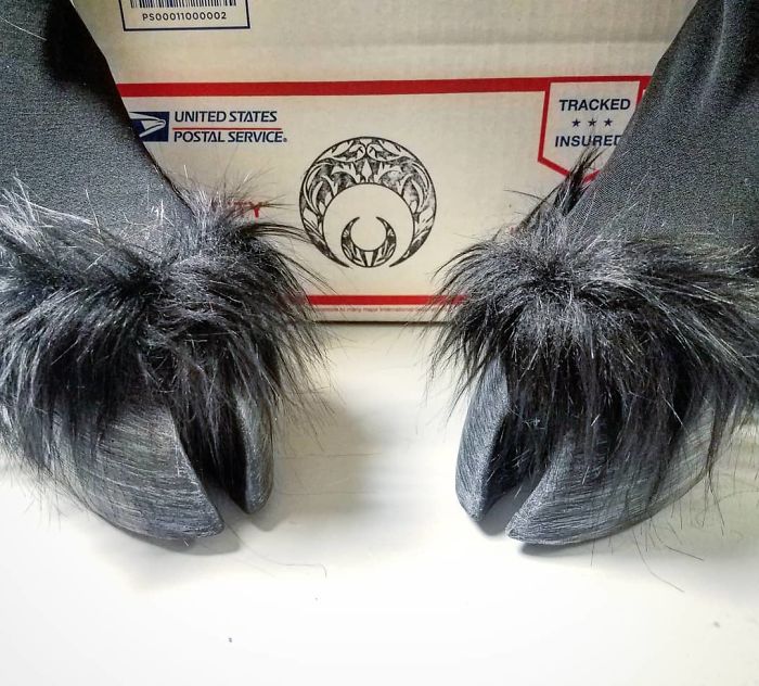 Artist Creates Shoes In The Shape Of Animal Hooves And The Result Is Impressive.