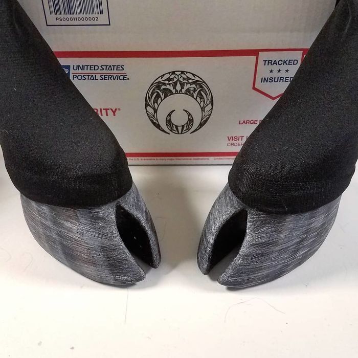 Artist Creates Shoes In The Shape Of Animal Hooves And The Result Is Impressive.