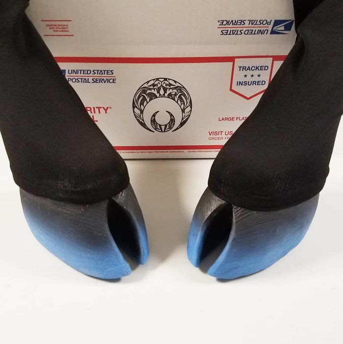 Artist Creates Shoes In The Shape Of Animal Hooves And The Result Is Impressive.
