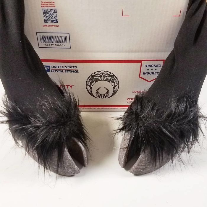 Artist Creates Shoes In The Shape Of Animal Hooves And The Result Is Impressive.