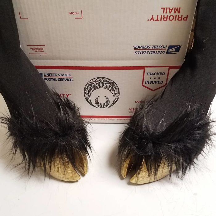 Artist Creates Shoes In The Shape Of Animal Hooves And The Result Is Impressive.