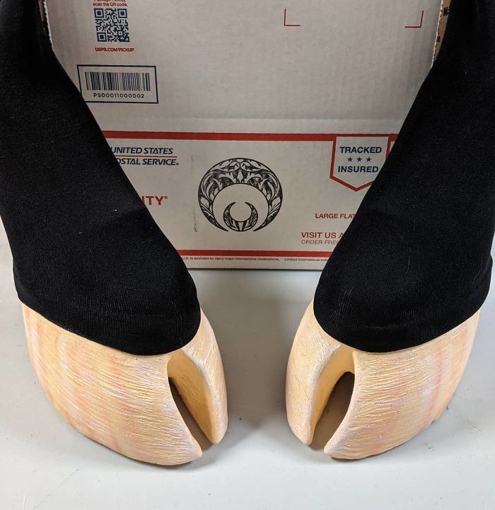 Artist Creates Shoes In The Shape Of Animal Hooves And The Result Is Impressive.