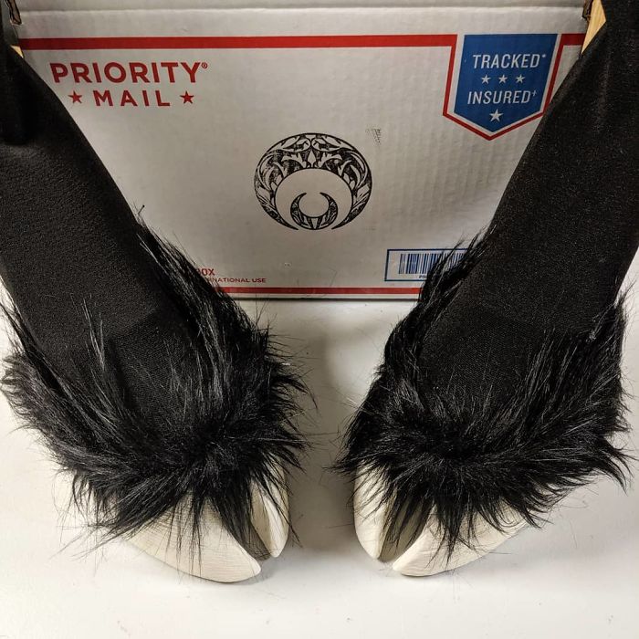 Artist Creates Shoes In The Shape Of Animal Hooves And The Result Is Impressive.