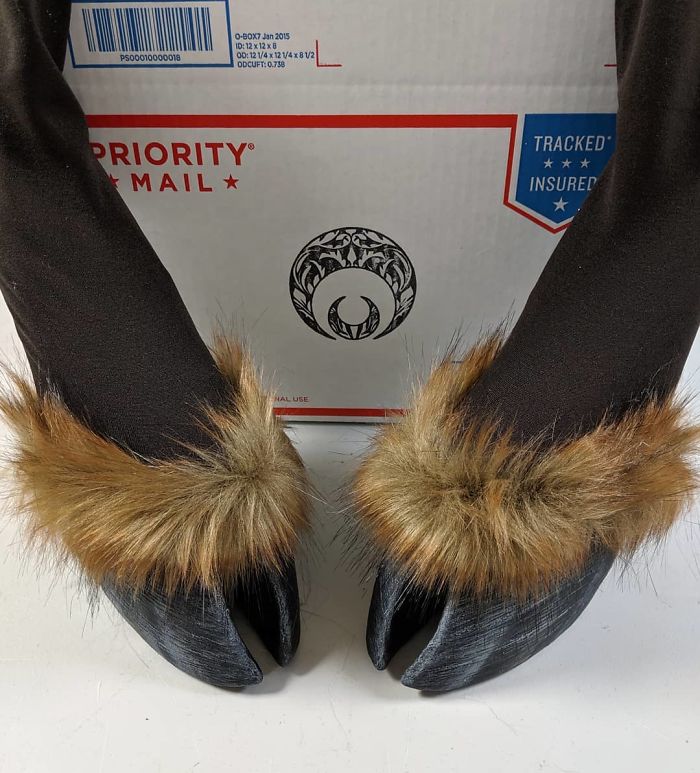 Artist Creates Shoes In The Shape Of Animal Hooves And The Result Is Impressive.