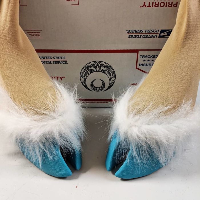 Artist Creates Shoes In The Shape Of Animal Hooves And The Result Is Impressive.