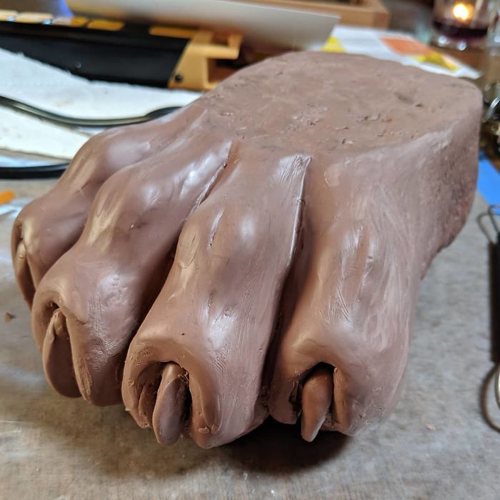 Artist Creates Shoes In The Shape Of Animal Hooves And The Result Is Impressive.