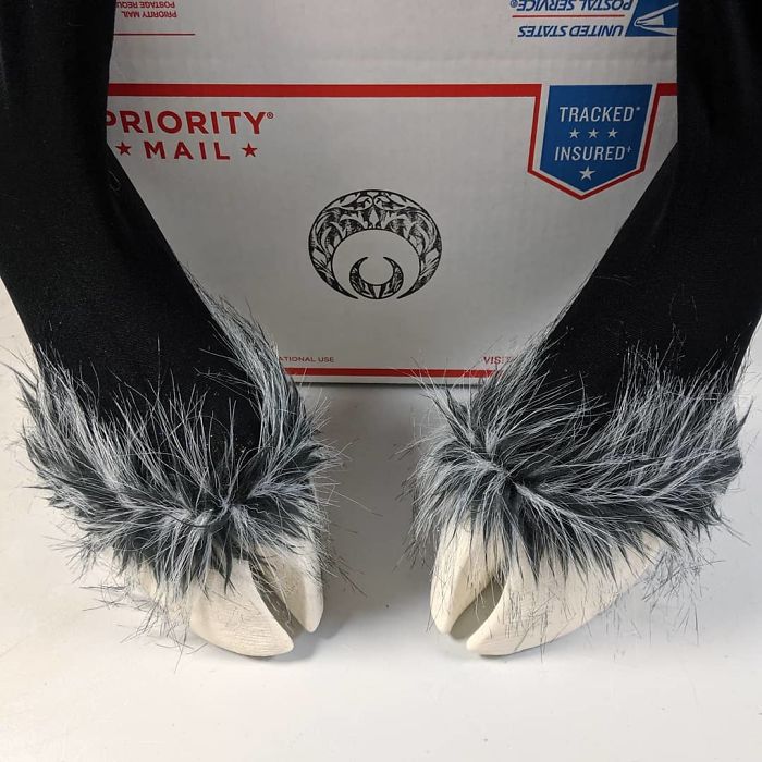 Artist Creates Shoes In The Shape Of Animal Hooves And The Result Is Impressive.