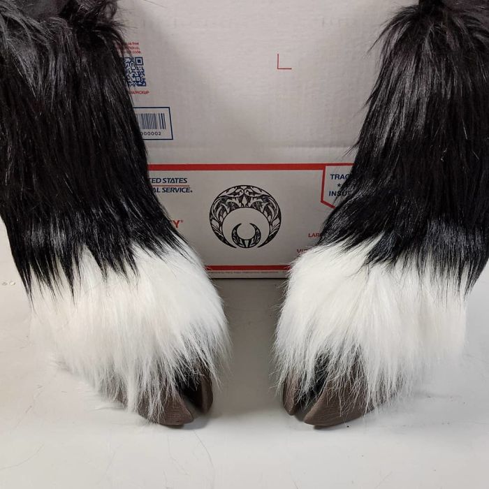 Artist Creates Shoes In The Shape Of Animal Hooves And The Result Is Impressive.