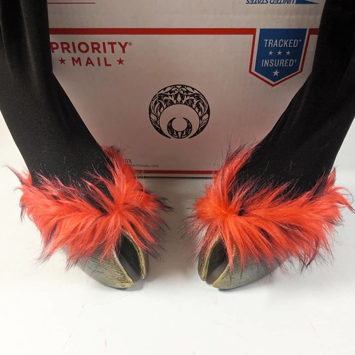 Artist Creates Shoes In The Shape Of Animal Hooves And The Result Is Impressive.