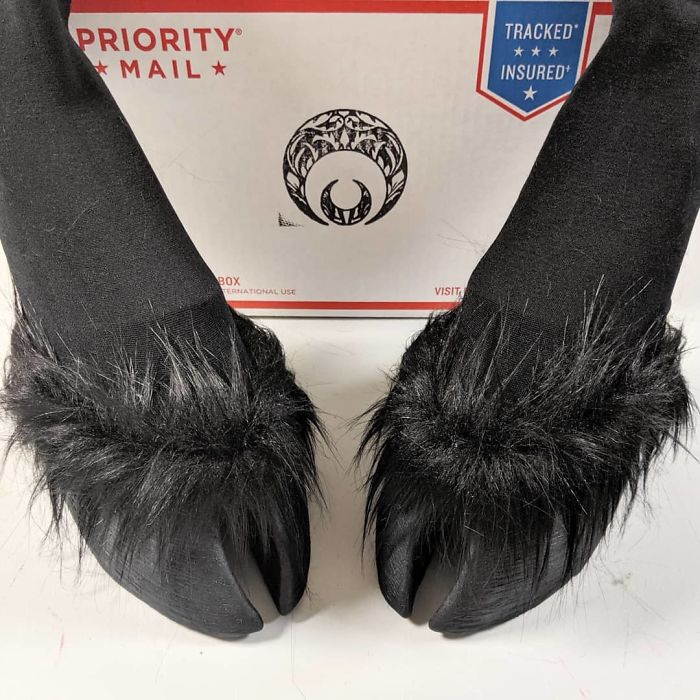Artist Creates Shoes In The Shape Of Animal Hooves And The Result Is Impressive.