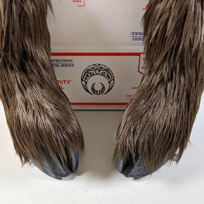 Artist Creates Shoes In The Shape Of Animal Hooves And The Result Is Impressive.