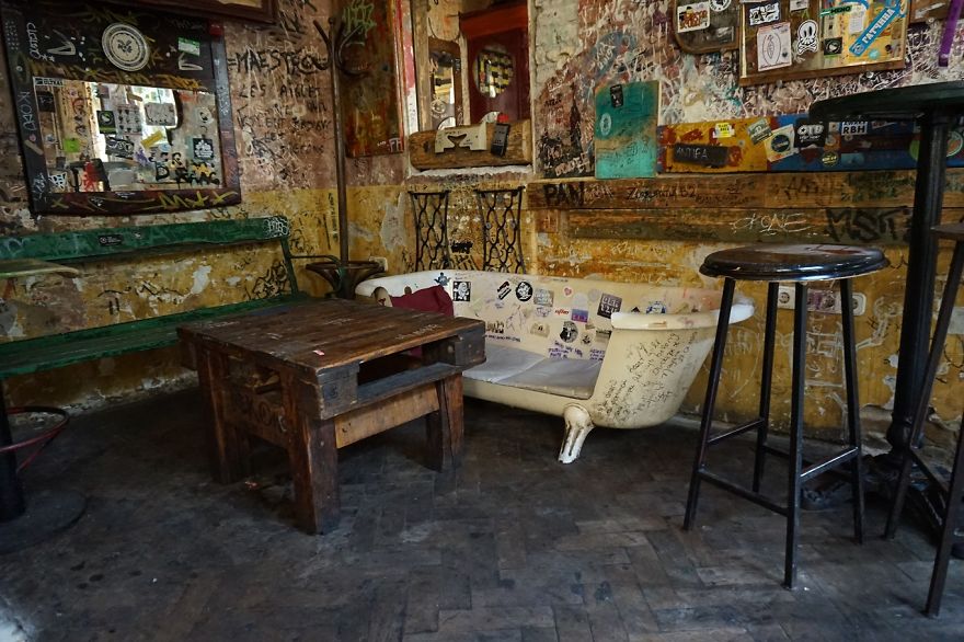 I Went To An Old Jewish Quarter In Budapest To Find Out What The Fuss Is All About Ruin Bars (20 Pics) I Went To An Old Jewish Quarter In Budapest To Find Out What The Fuss Is All About Ruin Bars (20 Pics)