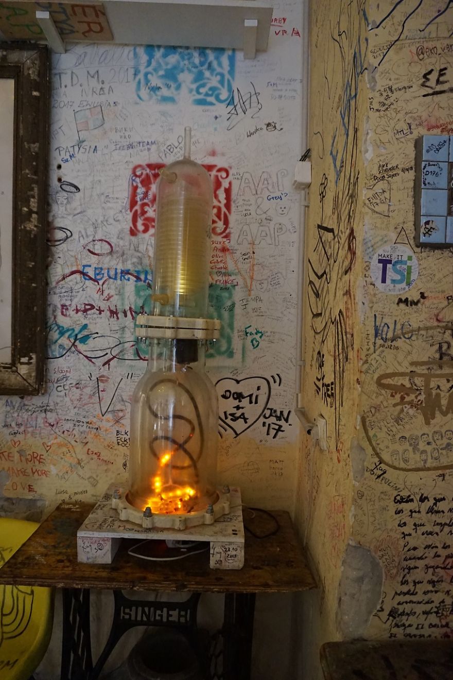 I Went To An Old Jewish Quarter In Budapest To Find Out What The Fuss Is All About Ruin Bars (20 Pics)