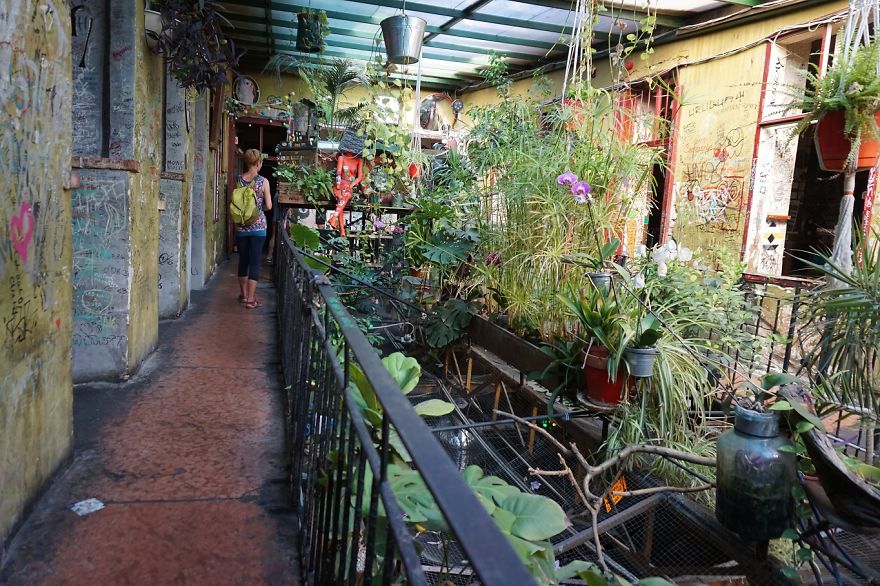 I Went To An Old Jewish Quarter In Budapest To Find Out What The Fuss Is All About Ruin Bars (20 Pics) I Went To An Old Jewish Quarter In Budapest To Find Out What The Fuss Is All About Ruin Bars (20 Pics)