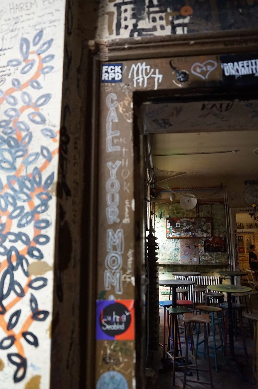I Went To An Old Jewish Quarter In Budapest To Find Out What The Fuss Is All About Ruin Bars (20 Pics) I Went To An Old Jewish Quarter In Budapest To Find Out What The Fuss Is All About Ruin Bars (20 Pics)