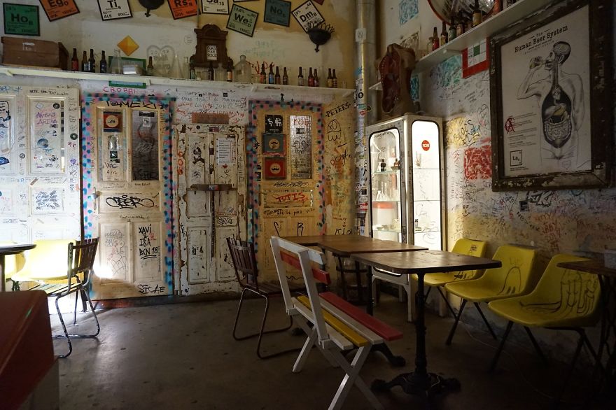 I Went To An Old Jewish Quarter In Budapest To Find Out What The Fuss Is All About Ruin Bars (20 Pics)