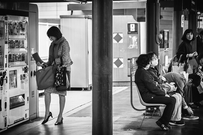 Photographer Gives Fascinating Glimpse Into The Train Culture Of Japan Through 21 Black & White Photos