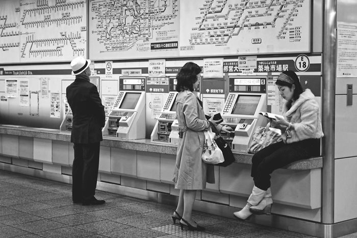 Photographer Gives Fascinating Glimpse Into The Train Culture Of Japan Through 21 Black & White Photos